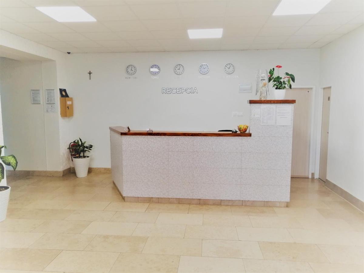Penzion Adriana Nové Mesto nad Váhom Екстериор снимка